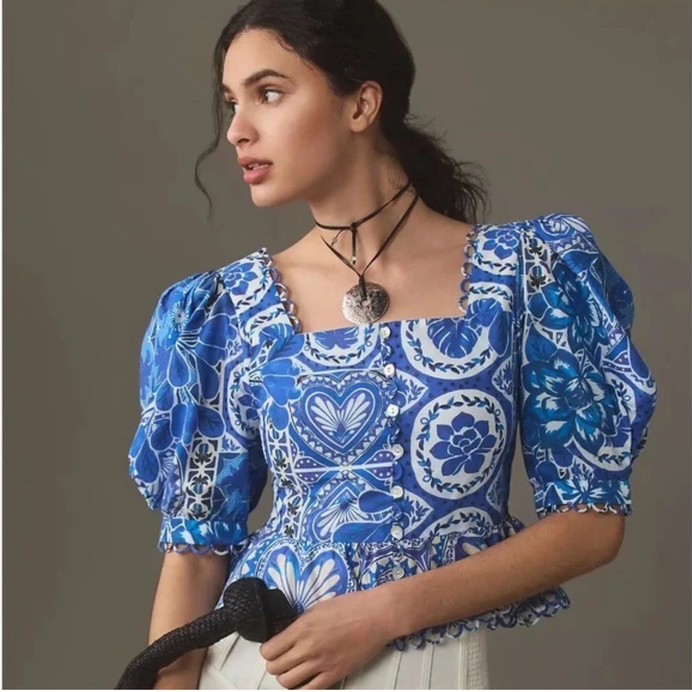 Farm Rio NWT SZ Large the Rio Tile Dream blue and white peplum puffed sleeve top